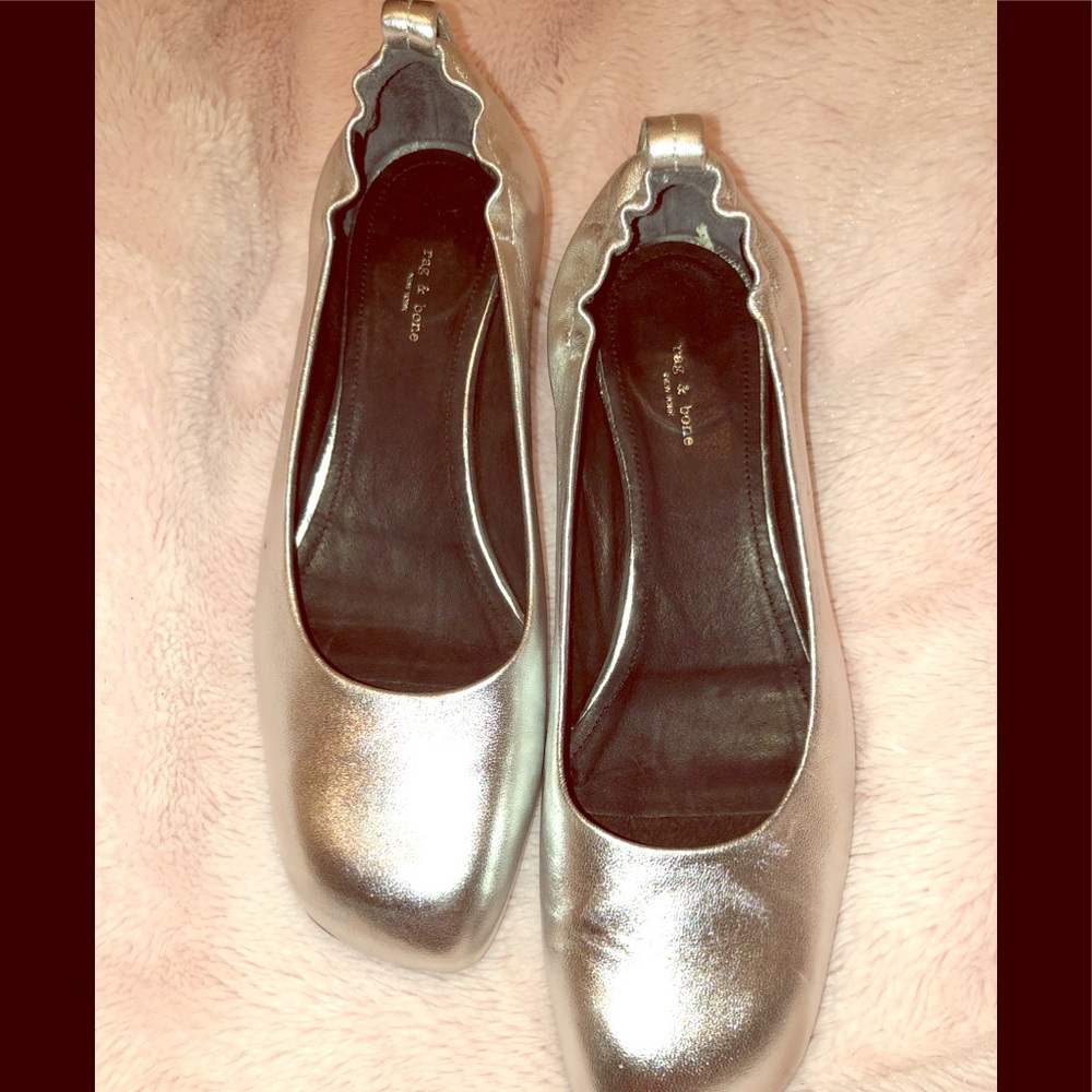Gently Loved Rag & Bone Silver Round Toe Pumps